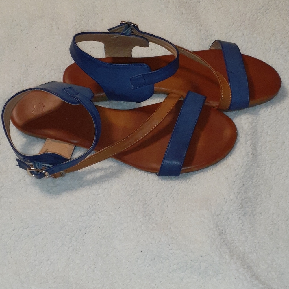 Sandals - Picture 2 of 3